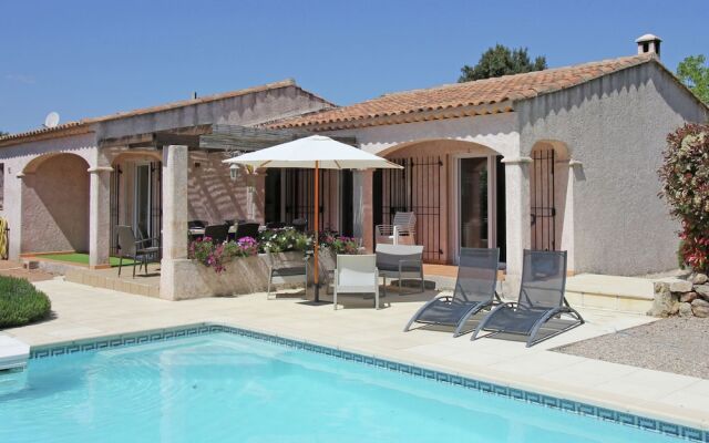 Gorgeous Villa in Bagnols-en-Foret with Swimming Pool