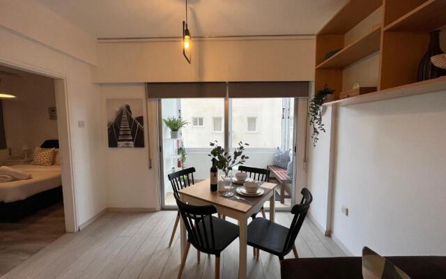 Rustic 1-BR Apt in Mackenzie-Larnaca