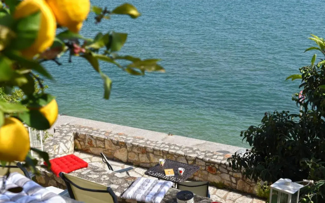 Seafront apartment in Kiveri, near Nafplion.