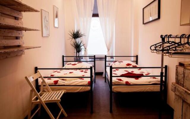 FlyFly Hostel