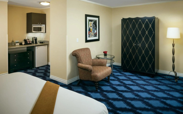 Plaza Inn & Suites at Ashland Creek