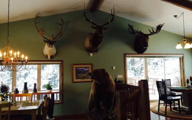 Two Bears Inn Bed & Breakfast