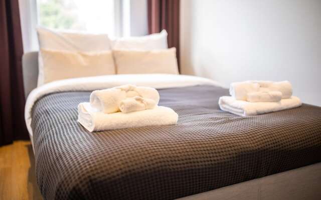 Spacious 2 Bedroom Serviced Apartments 71-77m2
