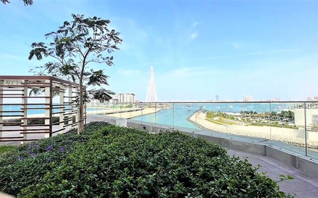 Stunning apartment beach front with balcony Dubai Marina