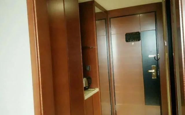 Eral Hotel