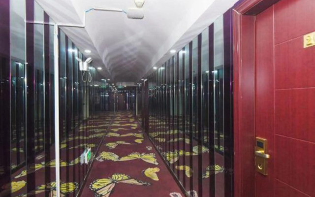 Moos Hotel (Shanghai Jiuting Subway Station)