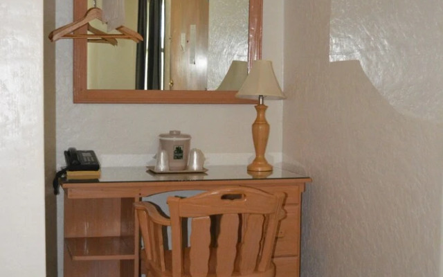 The Evergreen Inn - Motel and RV Park