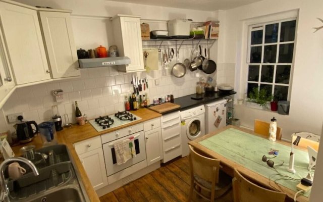 Trendy 1BD Flat - 5 Mins to Cambridge Heath!