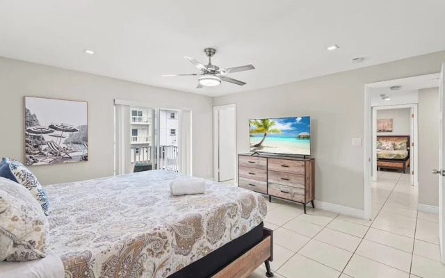 Beach, Pool; Las Olas Getaway