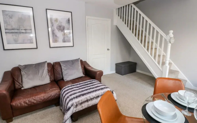 10 Belfrey Close