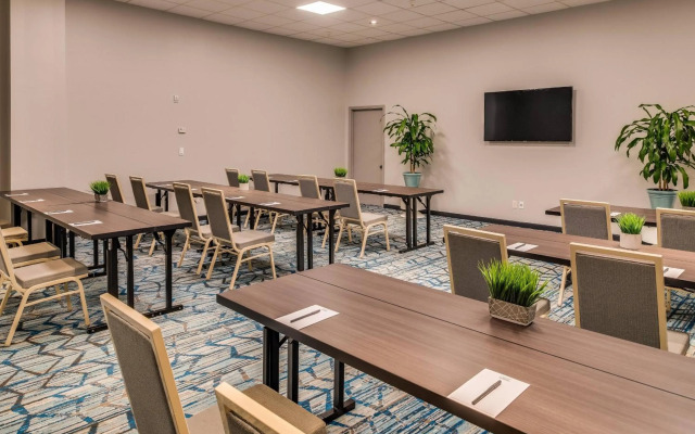 Courtyard by Marriott King Kamehameha's Kona Beach Hotel