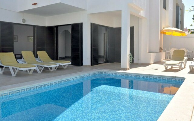 Comfortable Semi-detached in Vilamoura, 5 min From the Centre