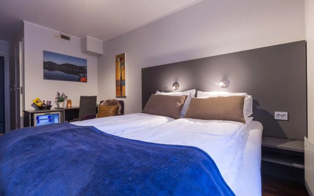 Enter Viking Hotel