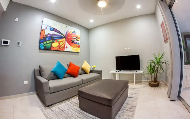 In heart of town 1BR condo in steps distance from the 5th Av by Happy Address