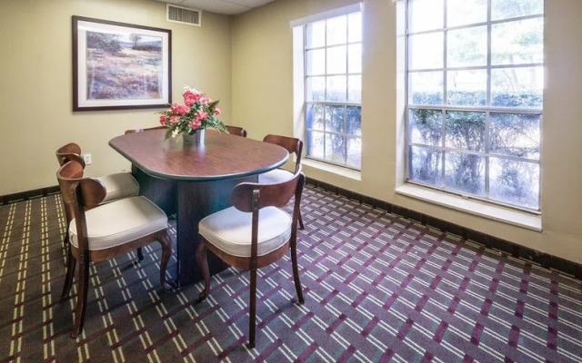 Vista Inn & Suites Tampa