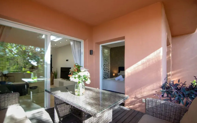 Chic Oasis on the Coast