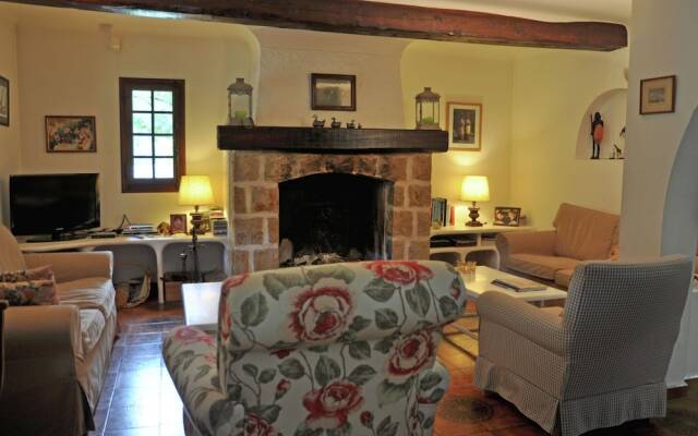 Charming Villa in Callas With Private Swimming Pool