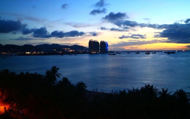 Sanya Canacoast Art Inn