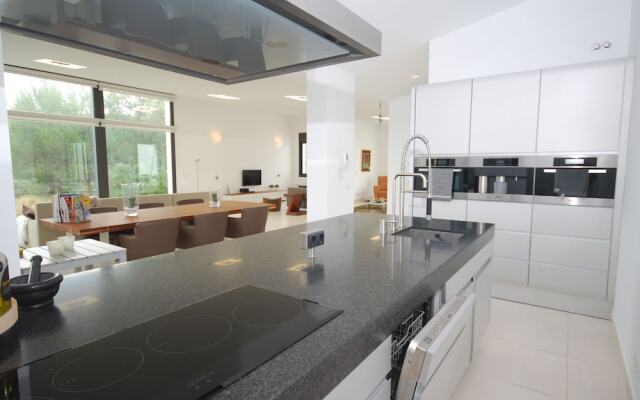 Gorgeous Villa in Santa Cristina D'aro With Pool