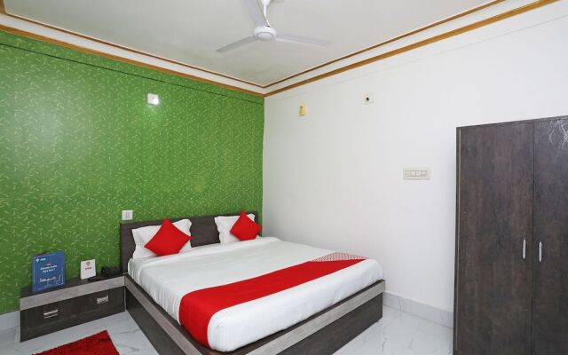 OYO 18686 Aradhya Residency