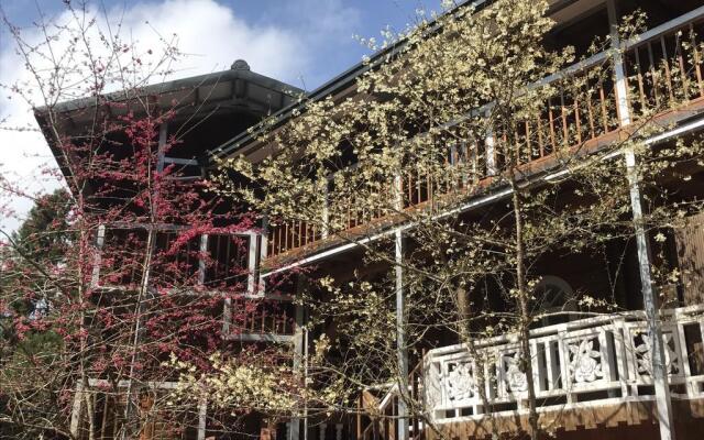 Gemlu Hotel