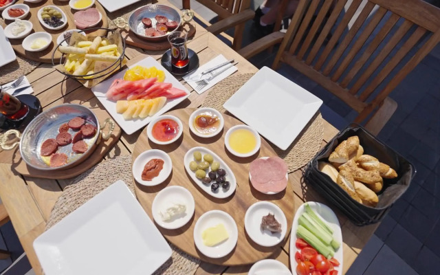 Yasemin Hotel