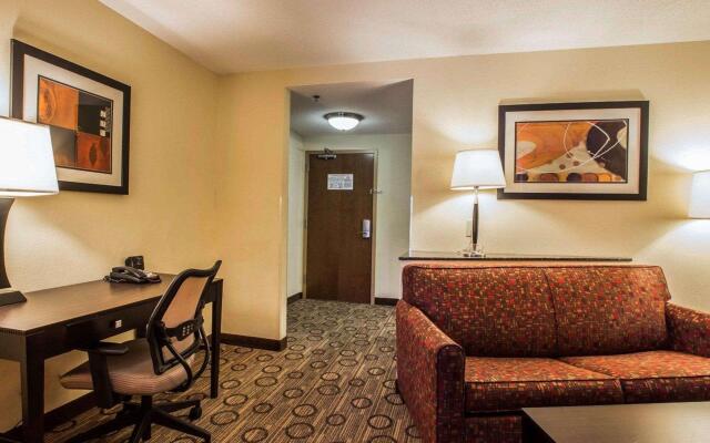 Comfort Suites At WestGate Mall