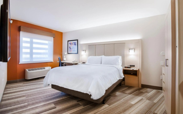 Holiday Inn Express & Suites Langley by IHG