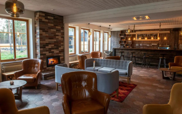 Arctic River Lodge