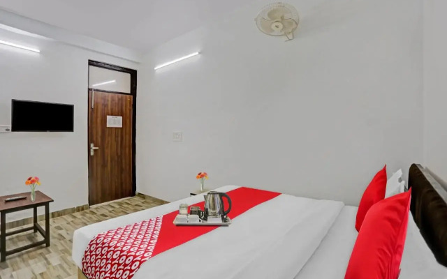 OYO Hotel Nirvan Near Jahangirpuri Metro Station
