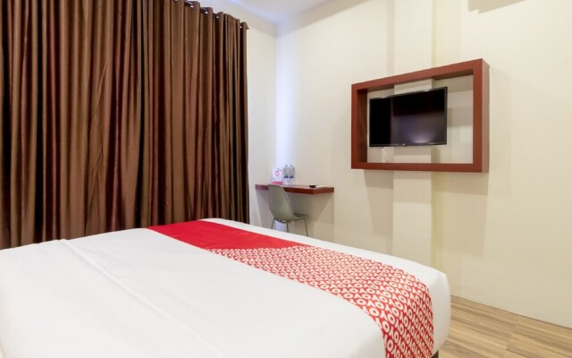 OYO 727 Merlion Hotel