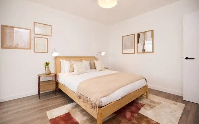 The Tottenham Classic - Charming 2bdr Flat With Balcony