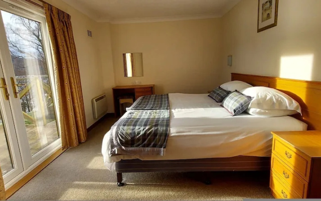 Loch Rannoch Highland Club Red Squirrel Lodge 07
