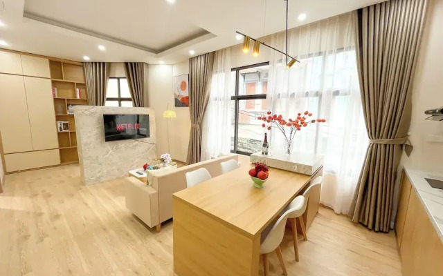 Amazing Housing Lac Long Quan