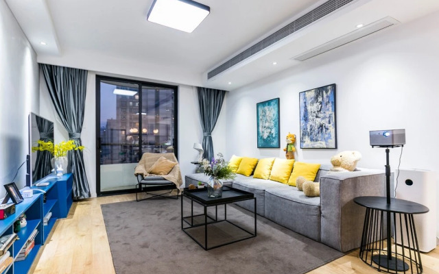 Henry's Apartment- Xujiahui Road