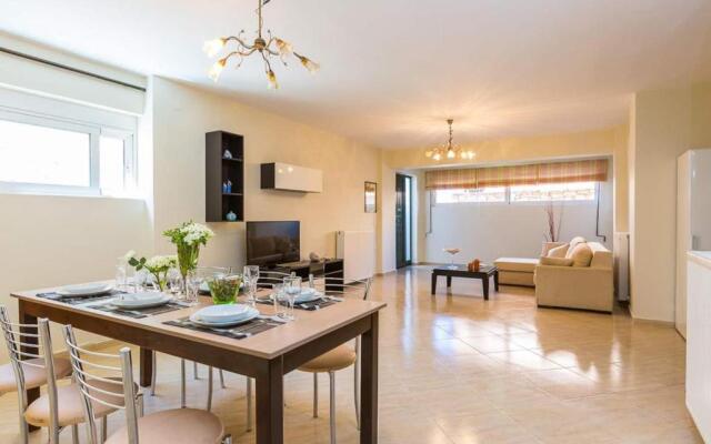 Eva home, 200m from the sea!