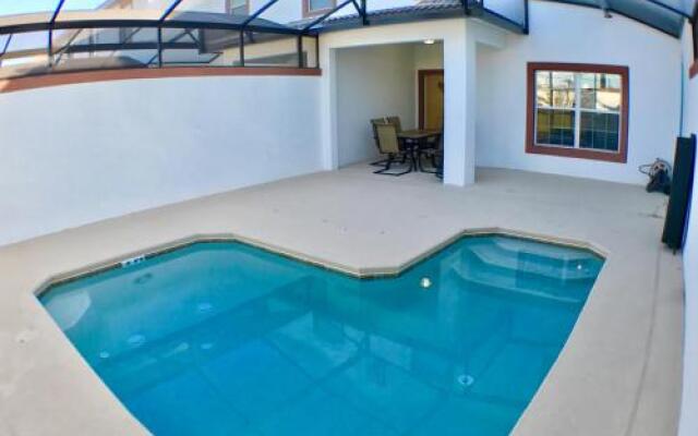 Four Bedrooms Home with Pool 3109