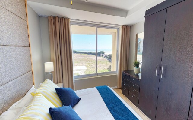 Luxury on the Beach, Lagoon Beach