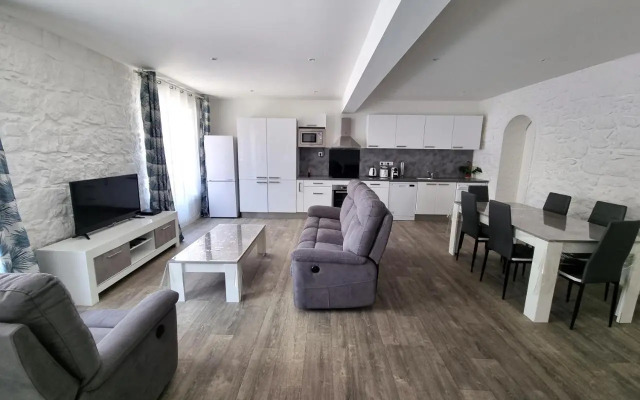 Bel appartement 2 chambres climatisé centre ville