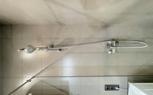 Сутки как дома на улице Сакко и Ванцетти 77