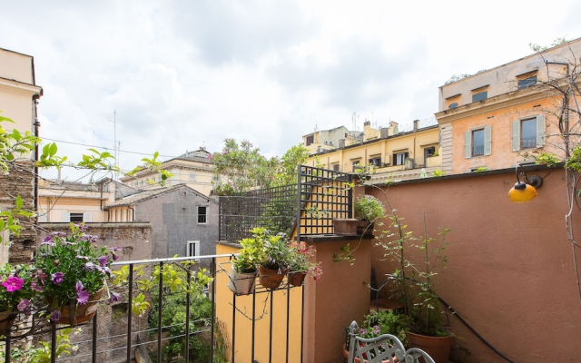 Rental in Rome Arco della Ciambella Penthouse