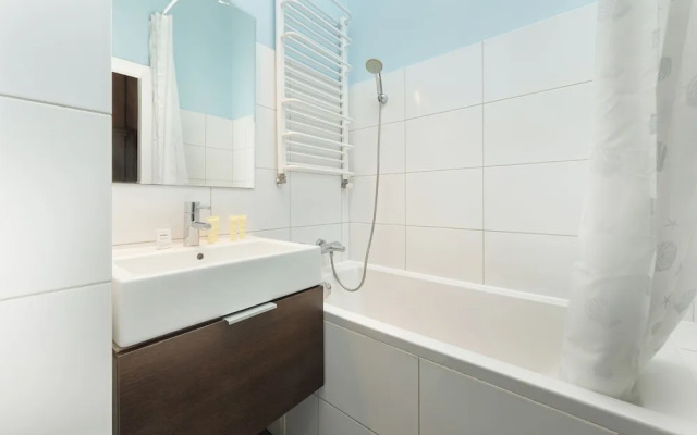 Wroclaw Apartment With Desk by Renters