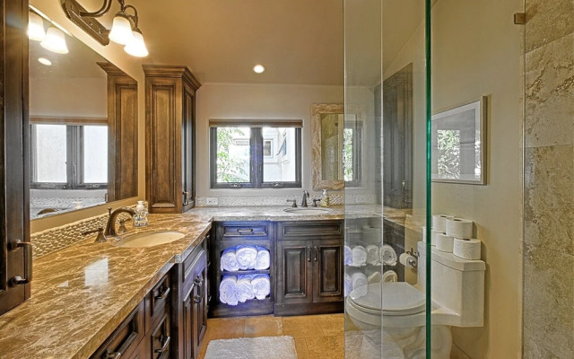 Large Ventura Keys Waterfront 4 Bedroom Home