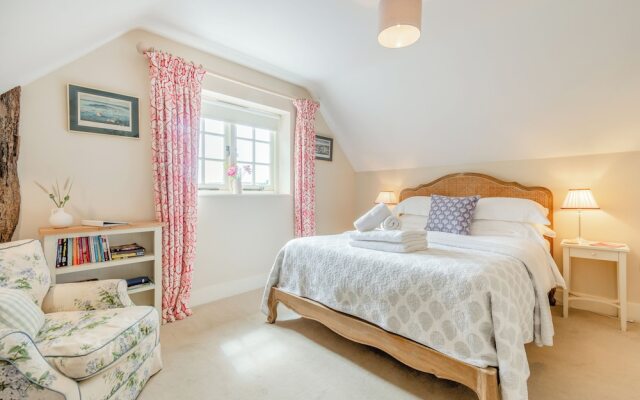 Elizabeth -Tiger Inn