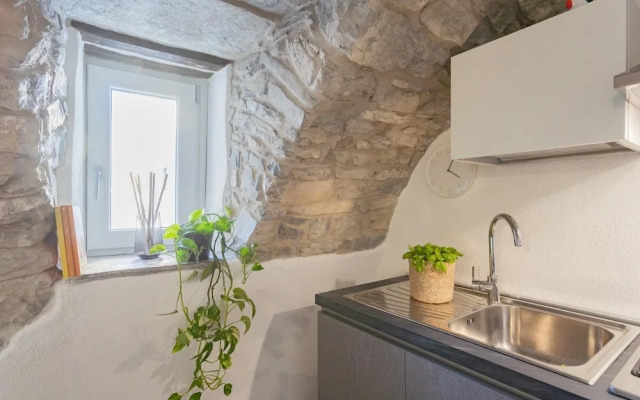 Pozzo Vertical Apartment With Garden and Parking