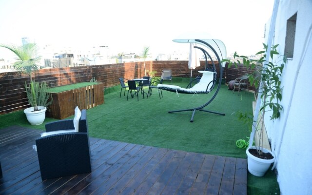 Rooftop Apartment Overlooking Rothschild