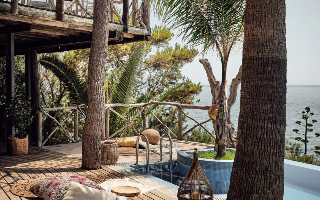 Gloria Maris Hotel Suites & Villas