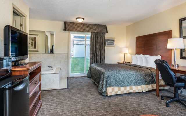 Days Inn by Wyndham Hutchinson