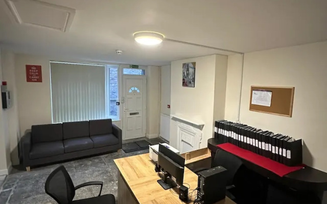 Macclesfield Lodge