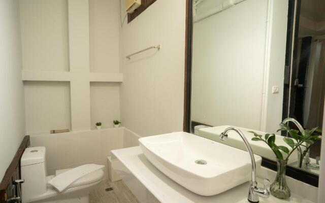 Croissant hotel and cafe